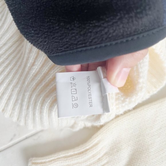 SOFT White Knit Mock Neck Black Heart Design Sweater Girls XL Polyester - Picture 3 of 4